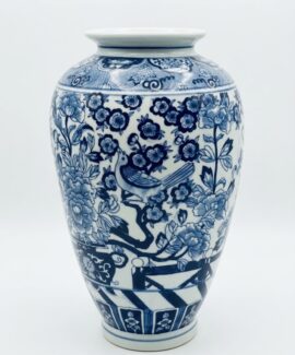 kek feher porcelan vaza hamptons coastal elegans klasszikus polgari virag indaminta madar chinoiserie dekoracio